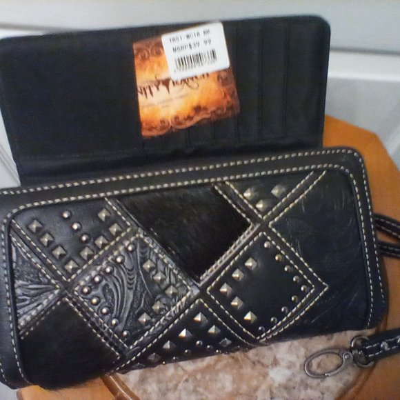 Trinity Ranch Wallet/Wristlet - Picture 4 of 10